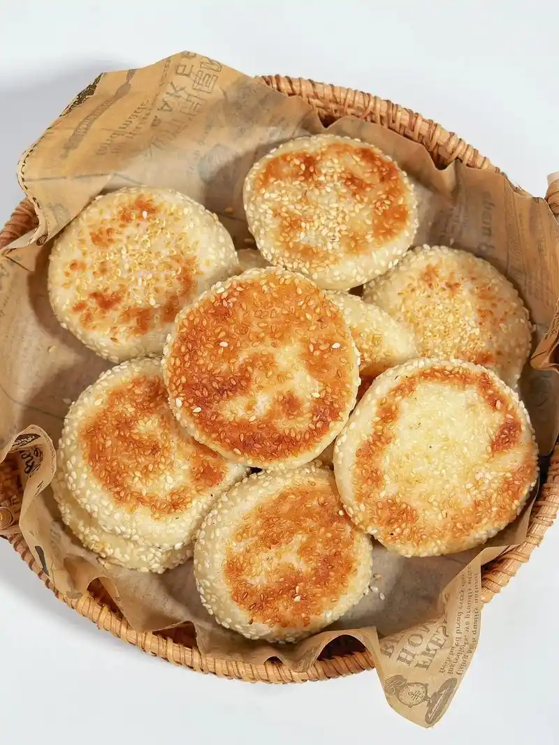 12m 辅食 | 香酥多层芝麻烧饼～宝宝面食,外皮酥脆多层咸 - 抖音