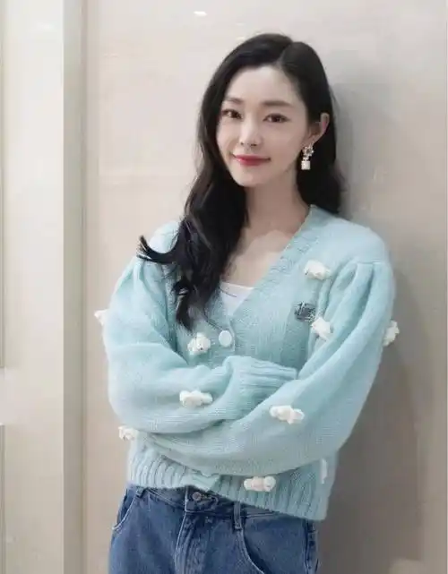 a4腰一绝的宋轶私服穿搭随性自然清新优雅凸显个人魅力