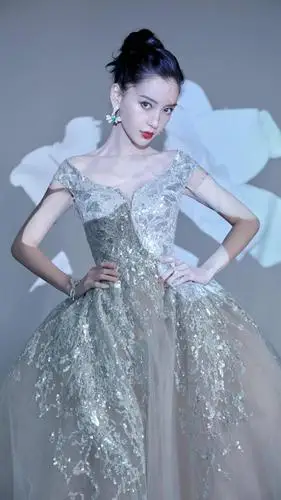 baby姐的礼服造型太绝美了!气质脱俗,淡雅若仙!