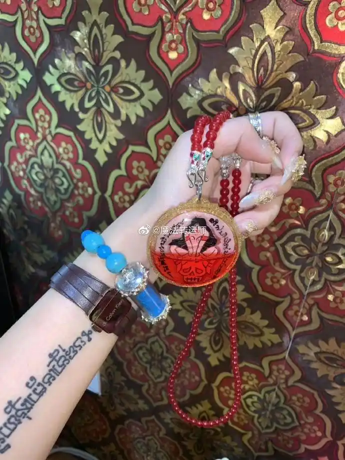 依霸女神##泰国佛牌#依霸女神圣物功效女性张腿法相,又名咩巴据说能