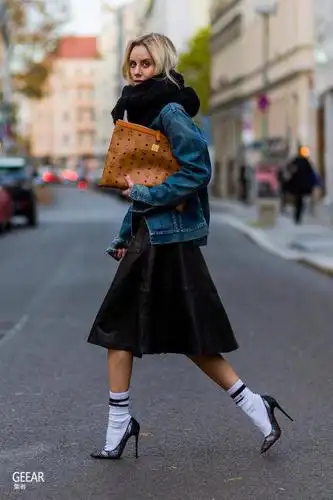 时尚女生短袜穿搭灵感:一双高跟鞋也能靠不同袜子来变换风格!