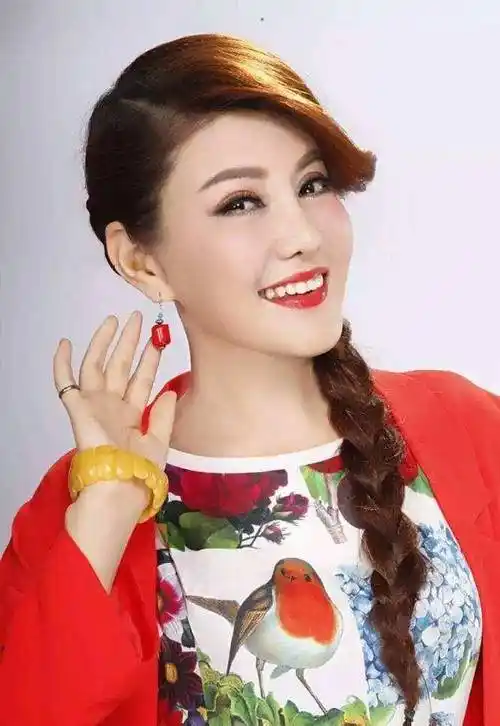 歌手云飞年届四十,但一点都不显老,他和郭津彤的宝宝都4岁了!