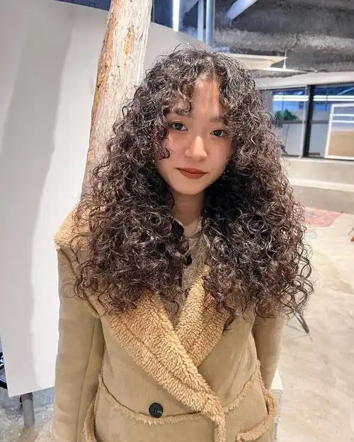 长头发细软贴头皮的姐妹,看看全头羊毛卷烫发,蓬松洋气显时尚