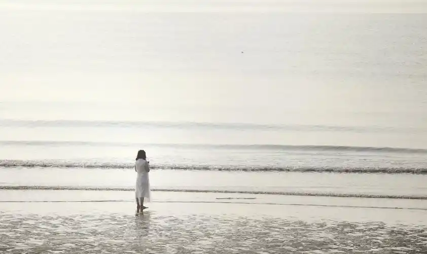 西湖美女来看海了