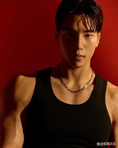 95后肌肉男模是当之无愧的男神,镜头前魅力四射,靠实力圈粉!