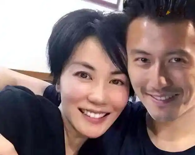 著名导演喊话王菲谢霆锋你俩要么领证要么分手我受不了玩暧昧