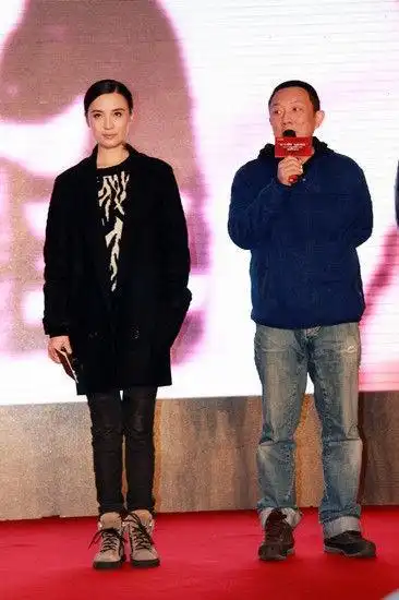 他是其貌不扬的导演,结婚5次才娶到女神刘蓓,今儿子是一线男星