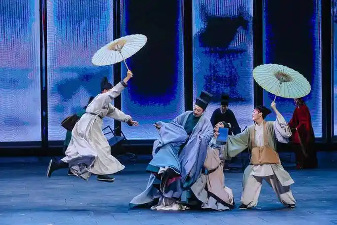 该剧编剧田沁鑫,张昆鹏,导演田沁鑫,高蕾蕾,中国国家话剧院优秀演员