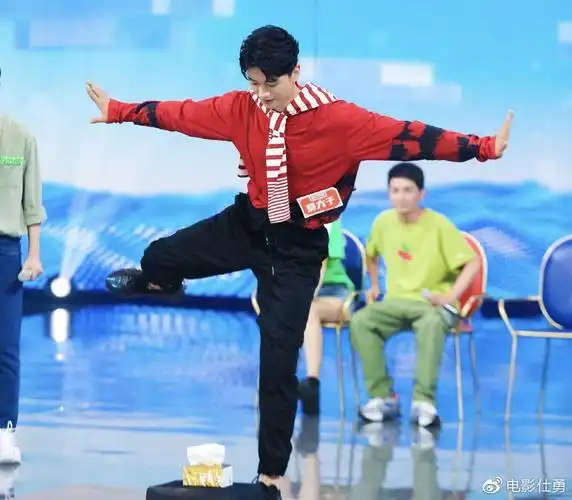 如果你还没听过易大千的名字那么这个夏天你错过了一个宝藏男孩