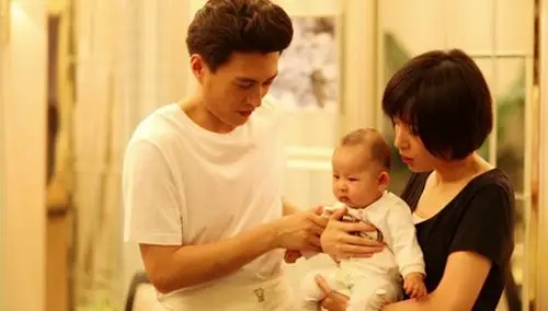 靳东儿子初上幼儿园哭不停 妈妈李佳咬牙忍住难受-综艺-高清视频在线