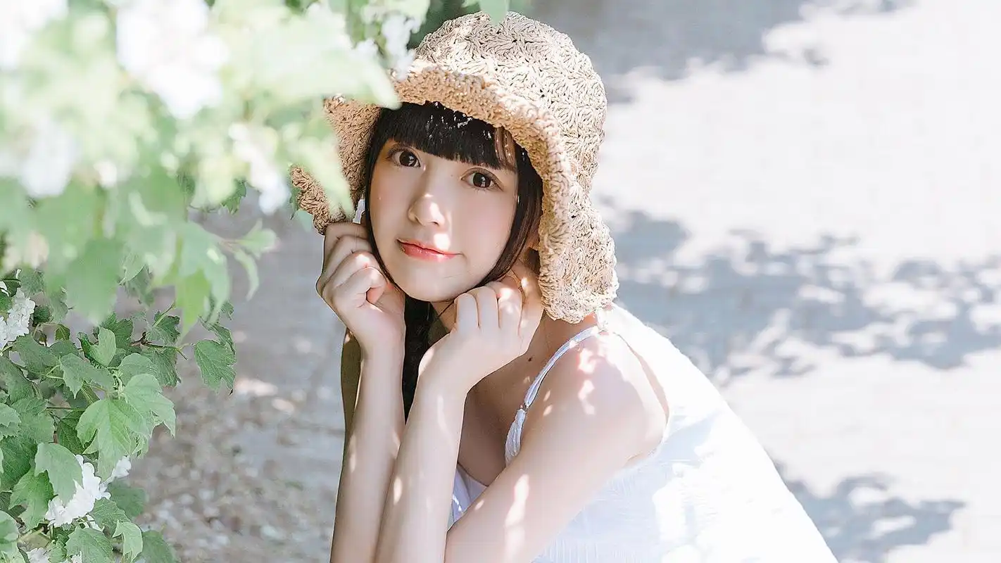 戴着帽子的女孩高清电脑桌面壁纸