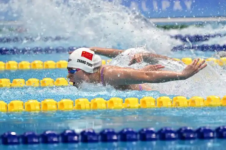 有11位世界冠军,其中有3位奥运会冠军,分别是游泳运动员张雨霏,排球