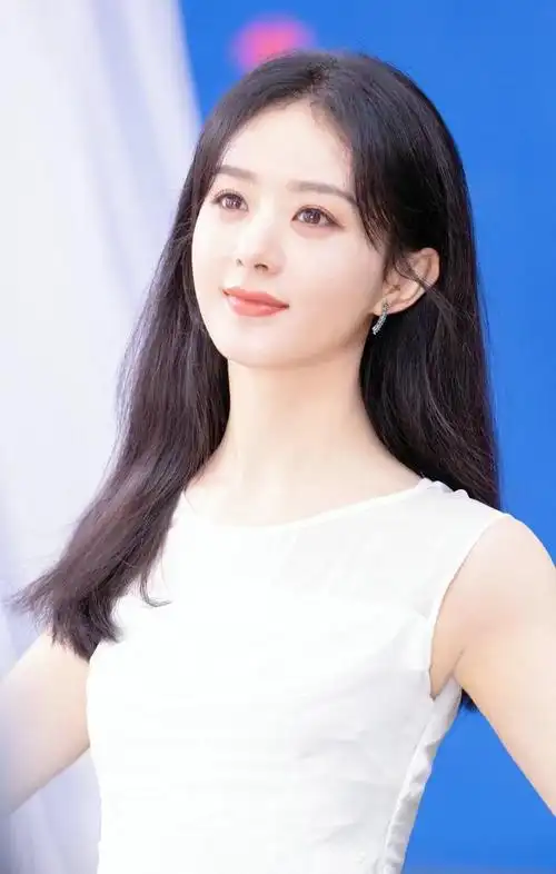 赵丽颖的笑容好甜现在越来越时尚了成熟魅力简直让人惊艳