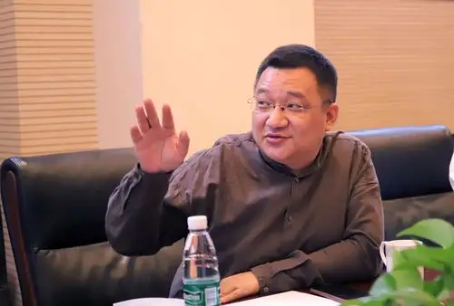 王建首先向入驻首席科学家团队介绍了公共政策实验室