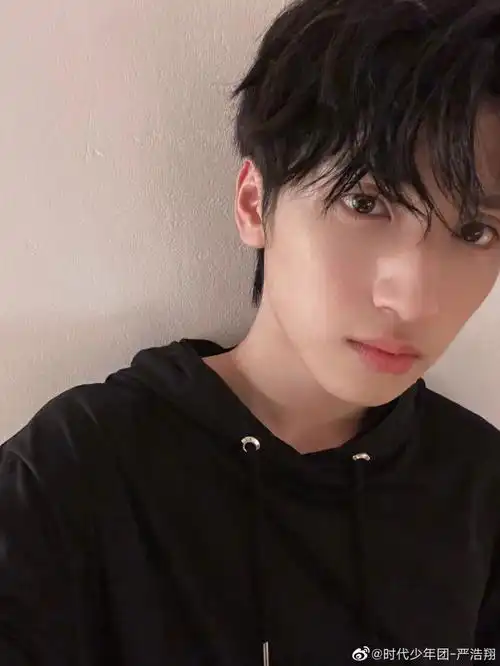 开学后一个多月的第一次作业,把严浩翔写了进去.