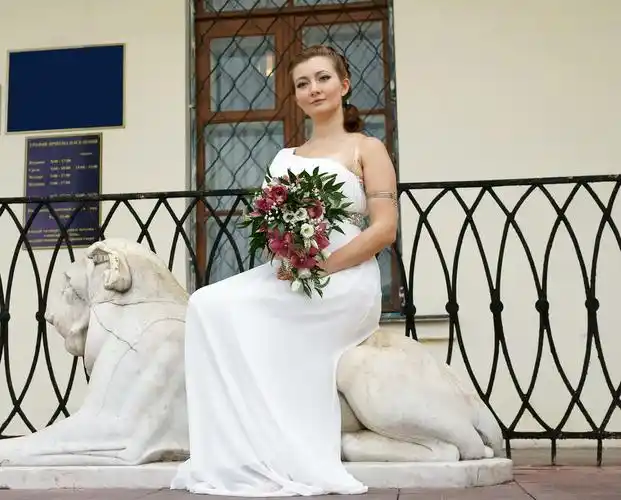 新娘坐上的狮子雕像