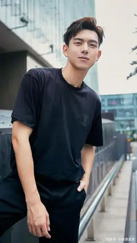 李现高大帅气写真图集,这颜值爆表