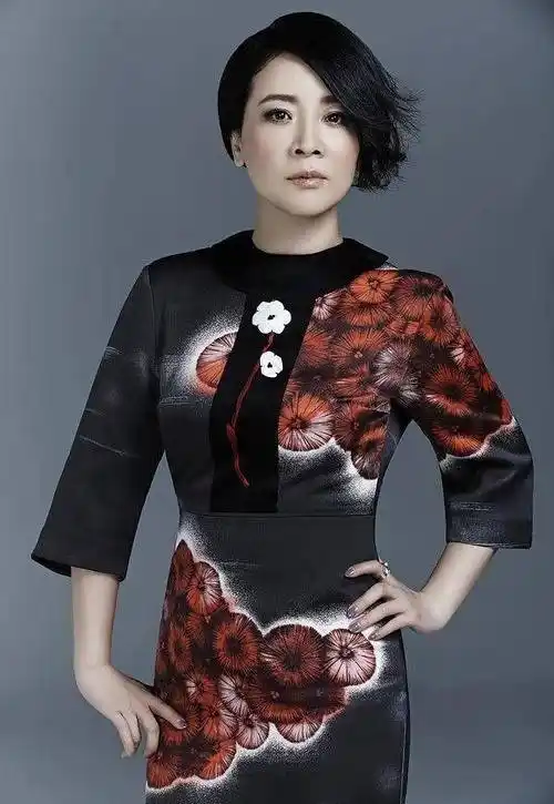 原创陈小艺全家近照曝光丑丈夫捧红张嘉译倪大红儿子英俊帅气