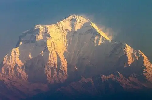 道拉吉里峰是世界第七高峰,山势险恶,极难攀登,有"魔鬼峰"之称!