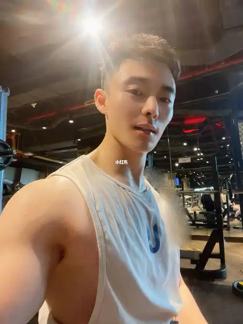 想要166个8块腹肌的男友吗