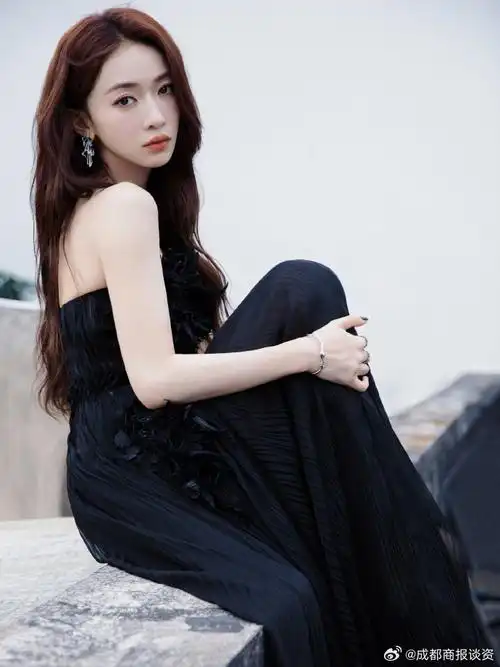 吴谨言glass盛典路透