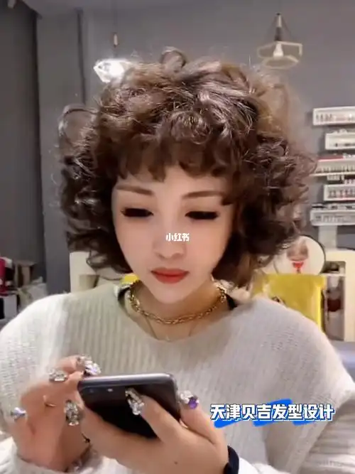 洋气气质短发女士烫发发型显脸小显发量多