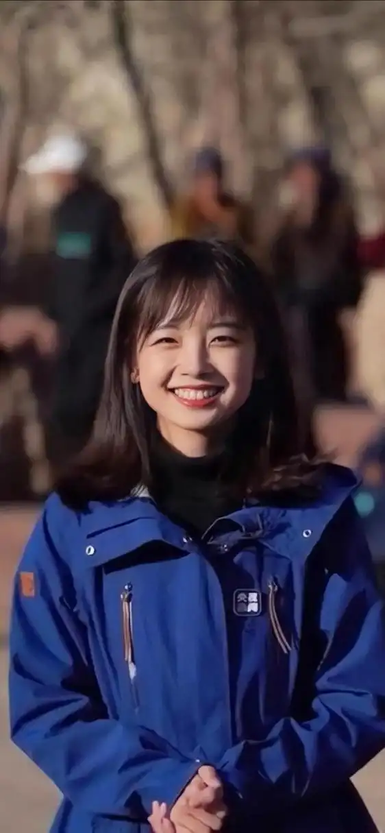 央视美女记者王冰冰.