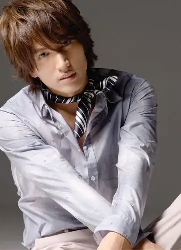 言承旭言承旭演了不少富家公子,身价也不菲,但说起他的省钱习惯,简直