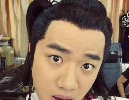 先不说王祖蓝是怎么追到李亚男的,主动让baby献吻,那 可是老本事了!