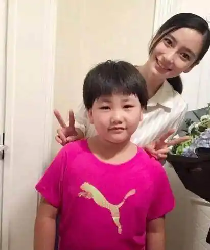 女孩因没见到angelababy急哭?baby接着就出来了_diorvip_女儿_小孩子