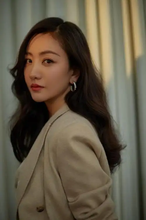 杨蓉40岁也满脸胶原蛋白青春俏丽不见岁月痕迹像偷吃了防腐剂