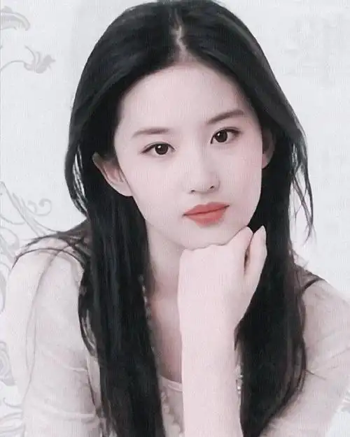 刘亦菲早年照片