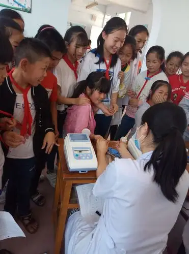 健康伴我成长——祥华中心小学组织全体学生体检