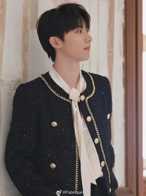马嘉祺 in fabrique丨少年雅境@时代少年团队长-马嘉祺身穿fabrique