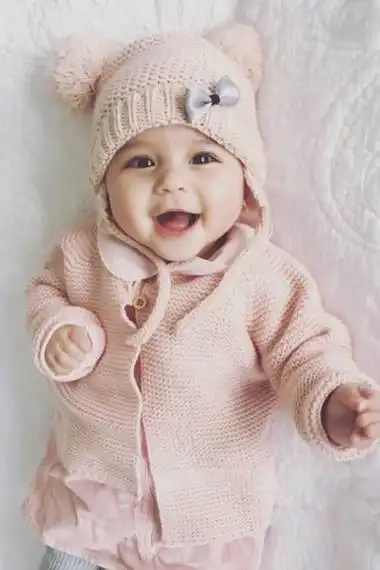 女宝宝图片墙贴婴儿照片海报胎教可爱女孩大眼睛萌娃画报