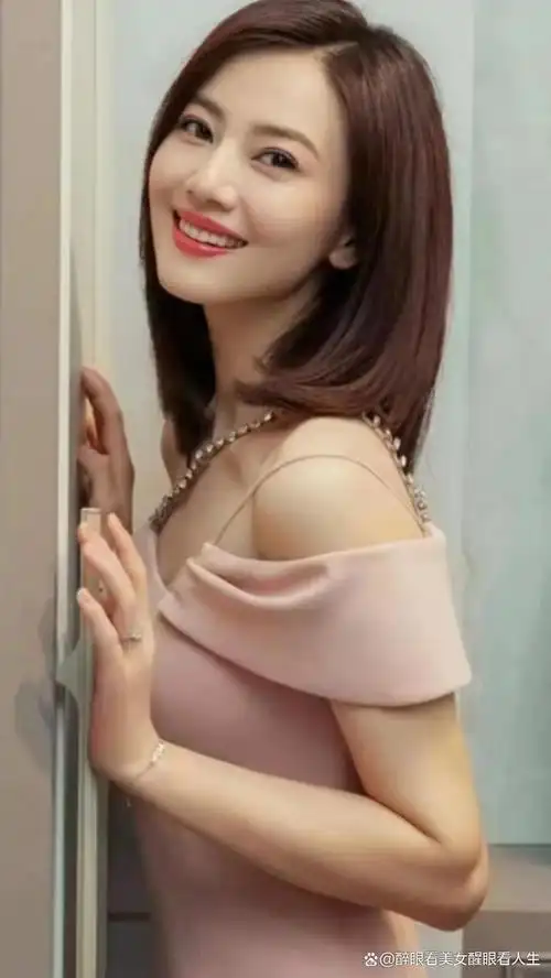 宅男女神系列之9号女神-高圆圆