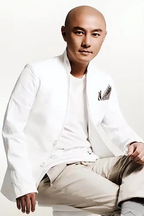 此时张卫健已经42岁了,早就渴望做爸爸了.