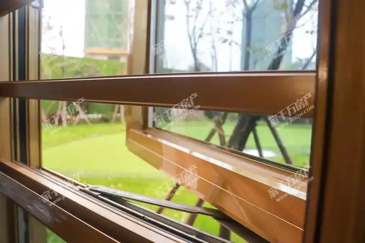 恒丰·理想城 | 一扇窗的细致追求,钛金电泳金色断桥铝合金窗,匠心