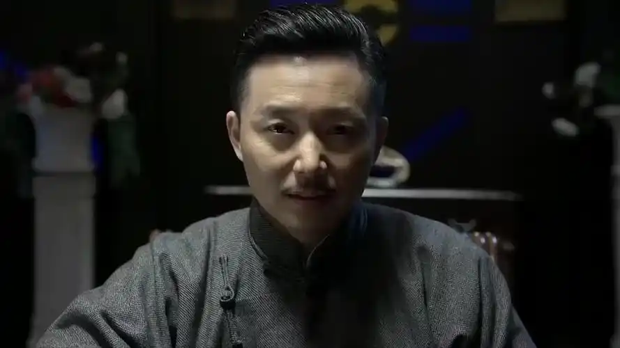 伪装者:王天风看完自己的底牌,不信明台视同花顺,结果打脸了!