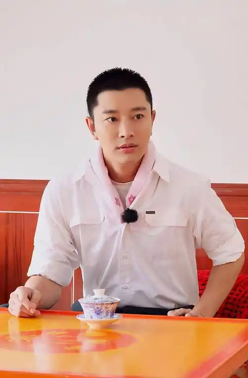 贾乃亮终于传来好消息,网友粉丝都为他开心,表示好人有好报_李小璐