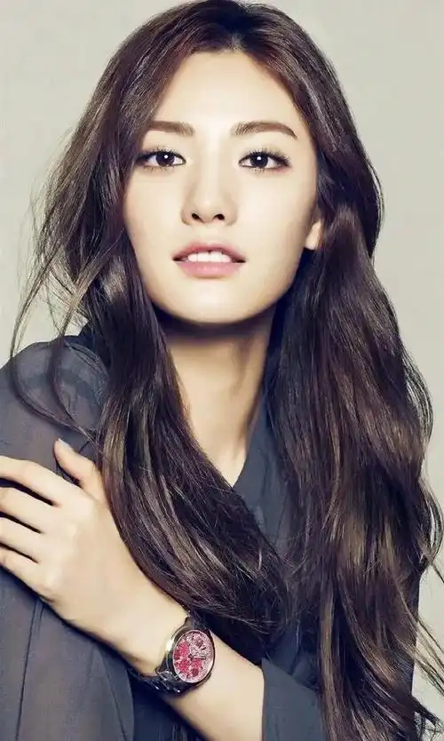 世界第一美面孔林珍娜(网络投票选出的世界第一美女林珍娜惊艳写真集)