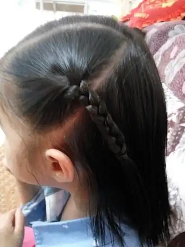 【萌宝发型】怡宝宝简单编发