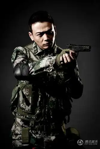 由"醇男"杨烁领衔主演的讲述军旅中的"人犬情"的当代军旅题材电视剧