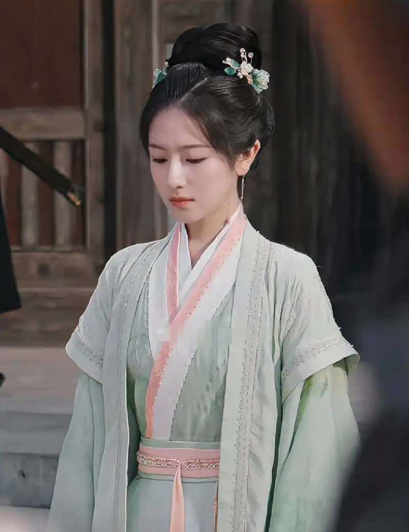 任嘉伦《流水迢迢》未播先火,李兰迪上演绝美古装!