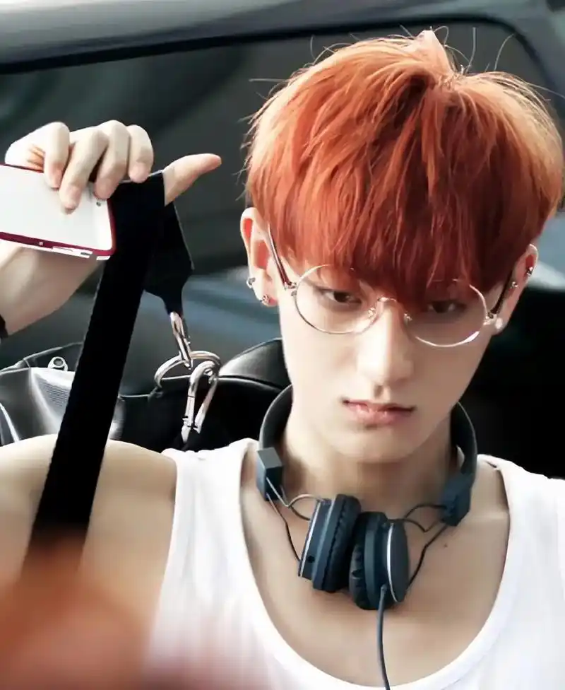 黄子韬神颜.#黄子韬 #黄子韬exo时期造型图 #exo舞台 - 抖音