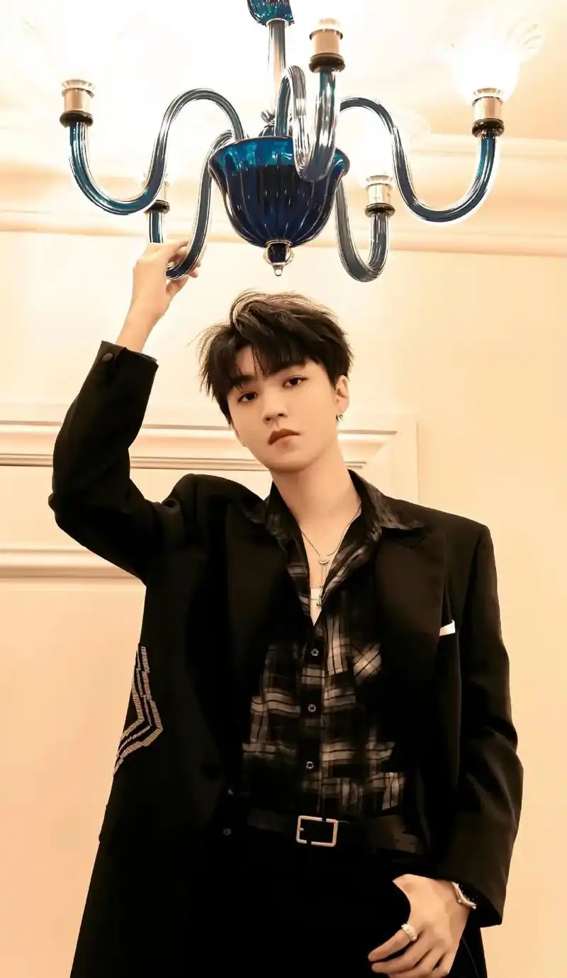 王俊凯手机壁纸.#阳光正好微风不燥该来的都在路上 - 抖音