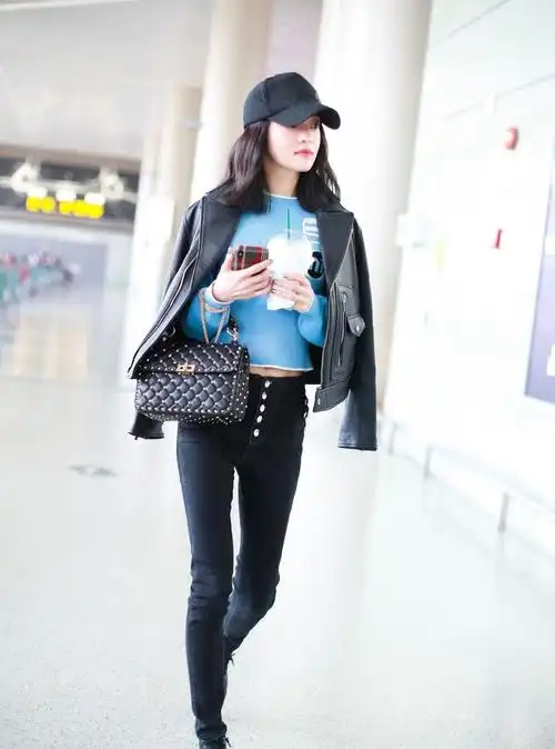 明星美照,图一女歌手张韶涵机场照,要多美有多美!