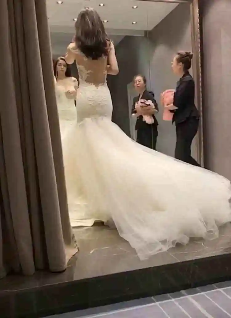 新娘身高一米九,穿上婚纱却惊艳众人,不相信镜子里的就是自己