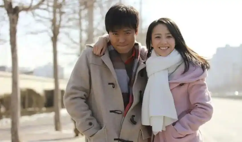 佟丽娅和王智的关系特别好.结婚的时候,她还邀请王智来当伴娘.