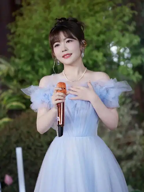 93甜美可爱,也93有态度且御姐本周赖美云「小